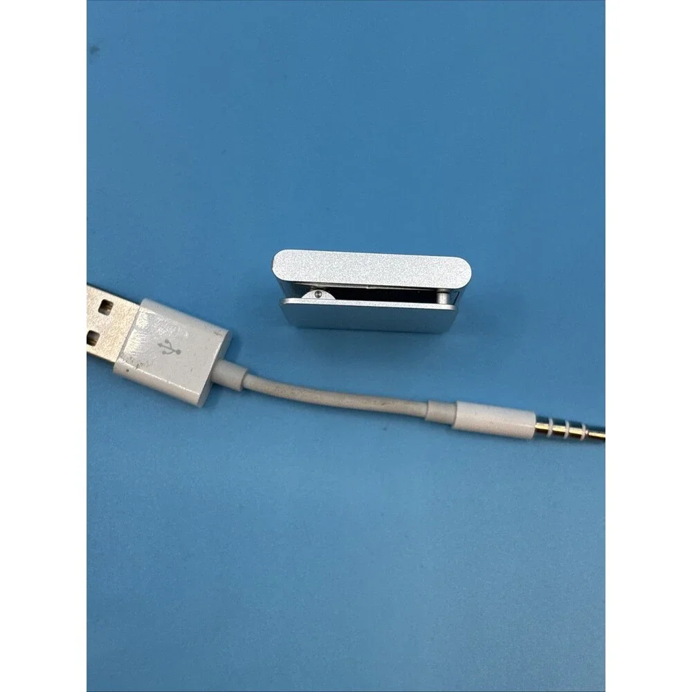 APPLE IPOD SHUFFLE 4th GENERATION SILVER MODEL A1373 - Needs New Battery